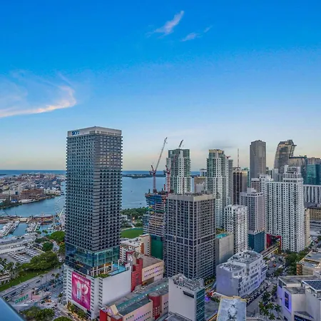 Villa Contemporary Miami Getaway With Skyline & Bay Views